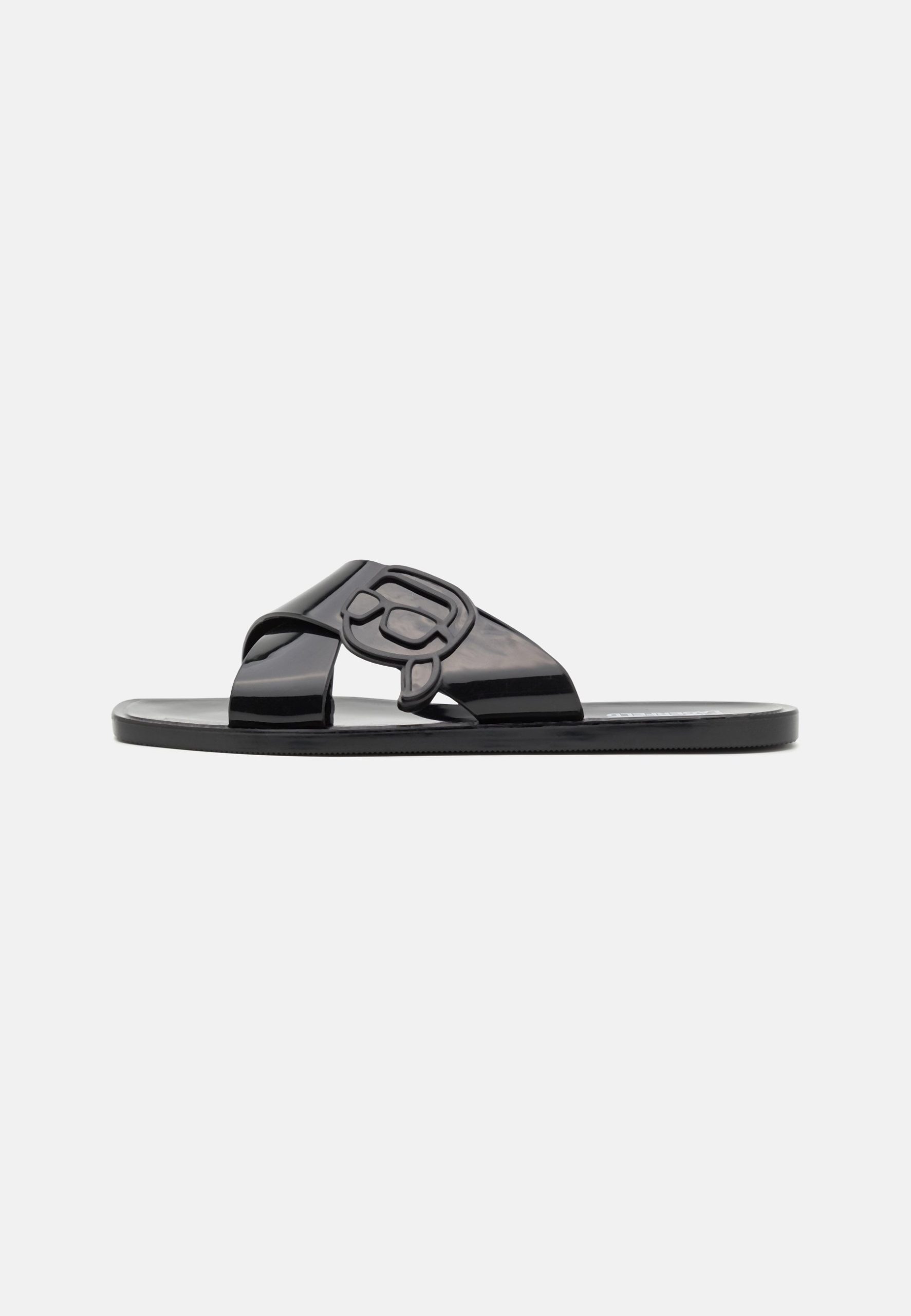 karl-lagerfeld-chanclas-514yar.jpg